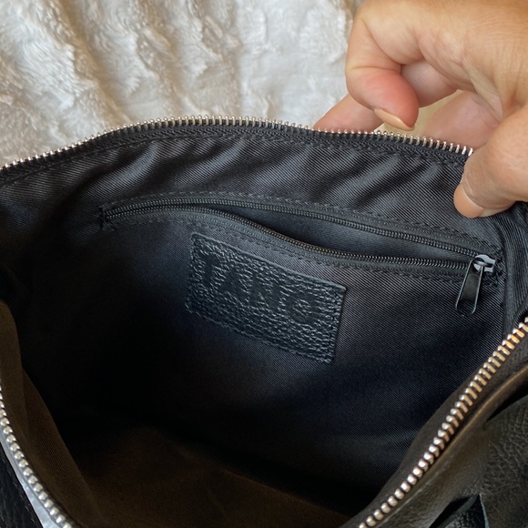 Black leather TANO crossbody purse - Picture 4 of 6